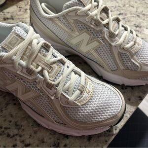 New Balance 740 Women's Sneakers in White and Tan. (NEW)